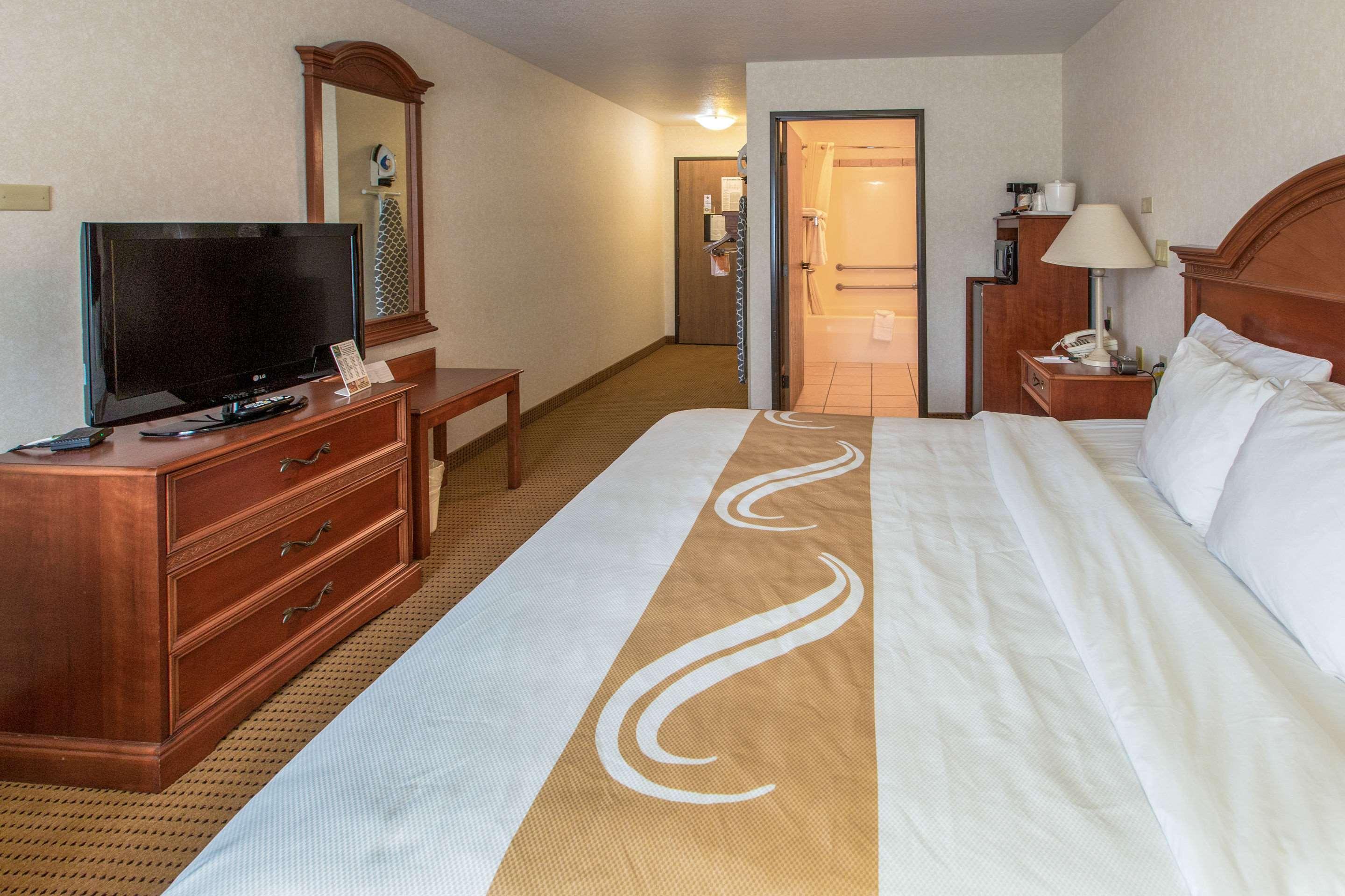 Quality Inn & Suites University Ларами Экстерьер фото
