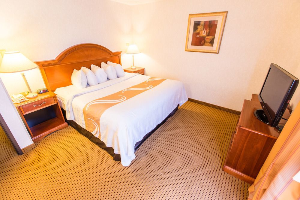 Quality Inn & Suites University Ларами Экстерьер фото